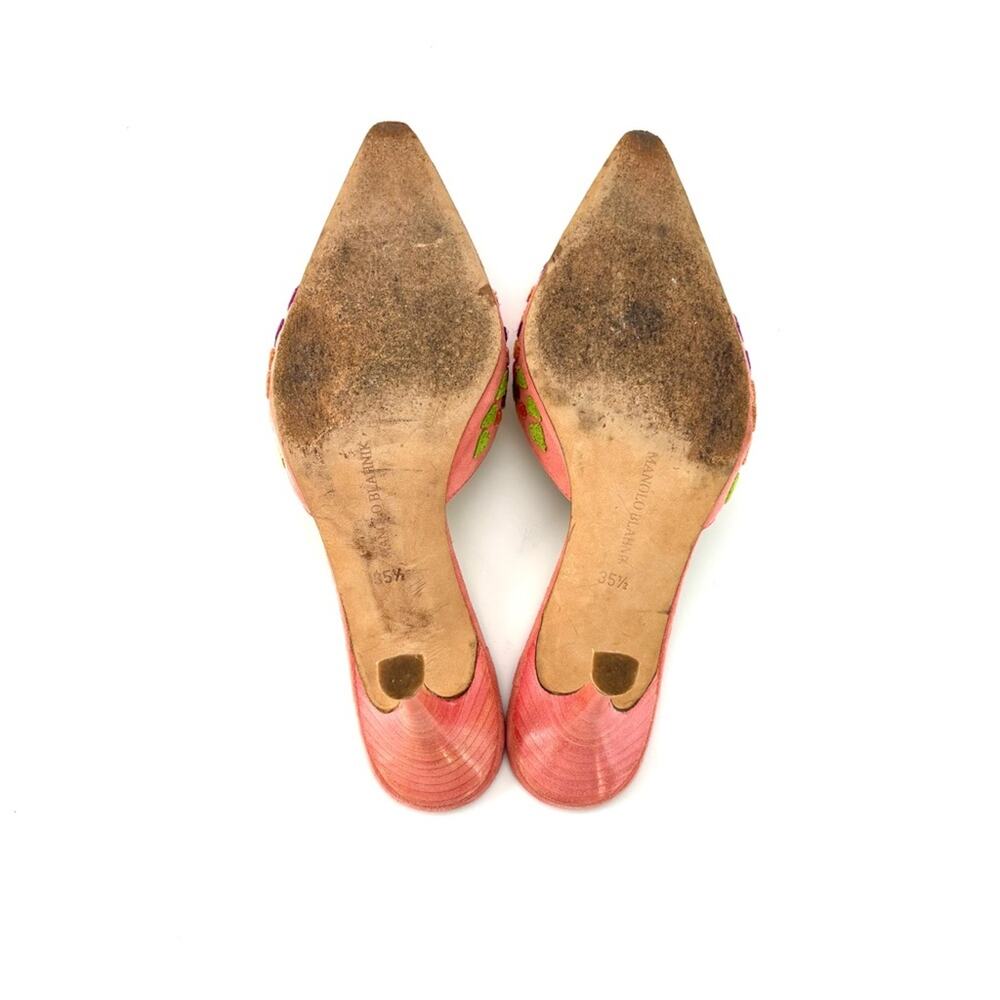 Manolo Blahnik Pastel Hearts and Floral Cutout Pointed Toe Mules Pumps 35.5 - Picture 6 of 8